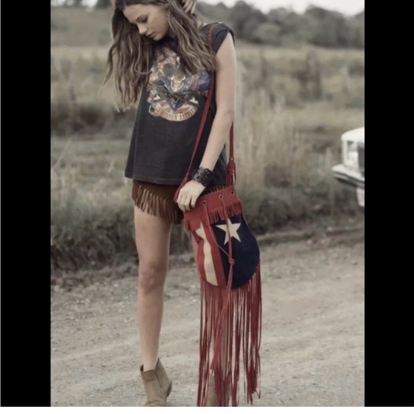 Spell Horns and Rattle Tee Size 8 🦄 - Picture 5 of 10